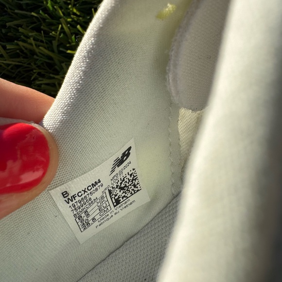 New Balance Women's FuelCell Rebel V4 'White Grey' WFCXCM4 Running Size 8.5 - Picture 6 of 6